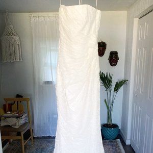 Never Worn Vera Wang Wedding Dress